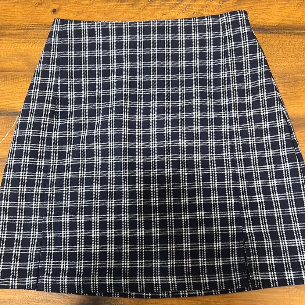 Adorable Brandy Melville Cara plaid mini skirt